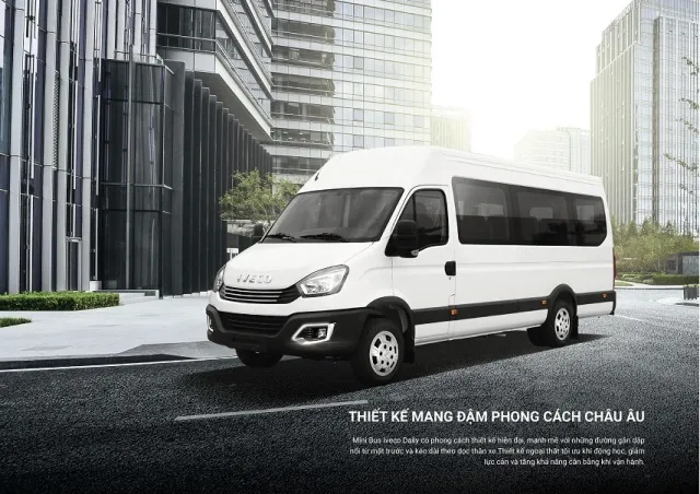 Alt: Xe minibus Iveco Daily Plus 16/19 chỗ màu trắng với thiết kế hiện đại